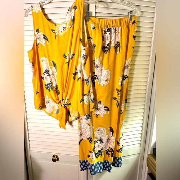 LOFT Other - LOFT Crop pant set